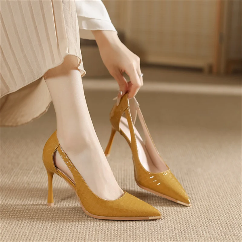 Leather Work Outfit - Zapatos de tacón alto de charol